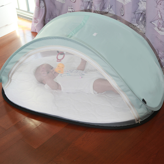 Folding breathable mosquito net in bb crib