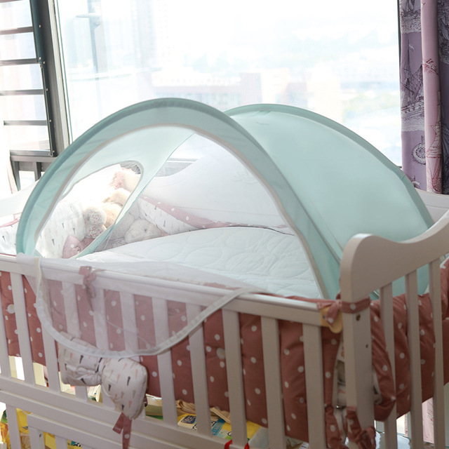 Folding breathable mosquito net in bb crib