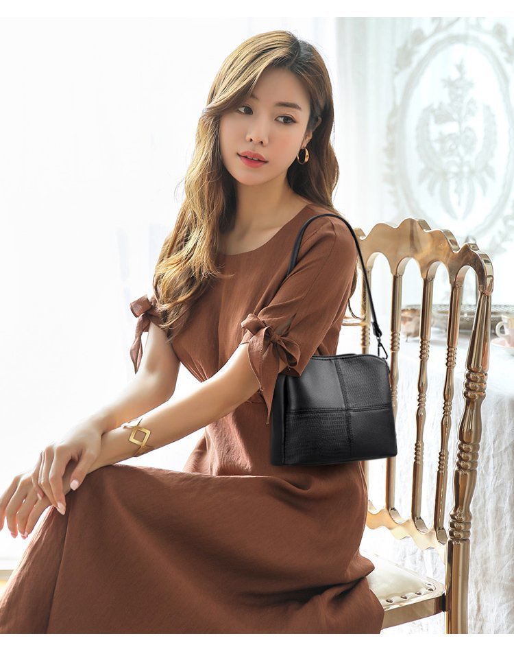 Retro Trendy Large Capacity Fashion Literary Simple One Shoulder Messenger Female Bag