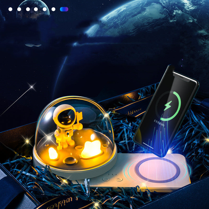 Desktop Astronaut Night Light Wireless Charger